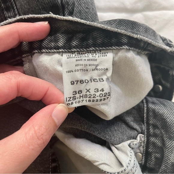 Wrangler Black Light Wash Men’s Jeans 36x34 - Picture 14 of 15